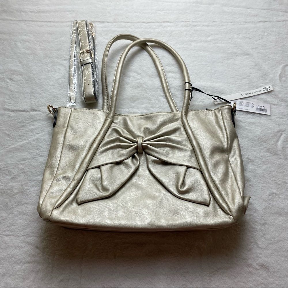 La Terre New With Tags Metallic Pale Gold Purse